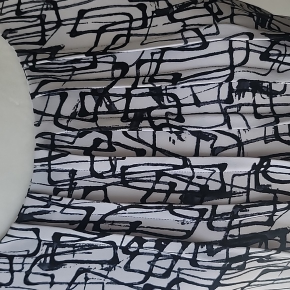 Calvin Klein Sleeveless Blouse, Size Small, Color White/Black - Picture 2 of 6